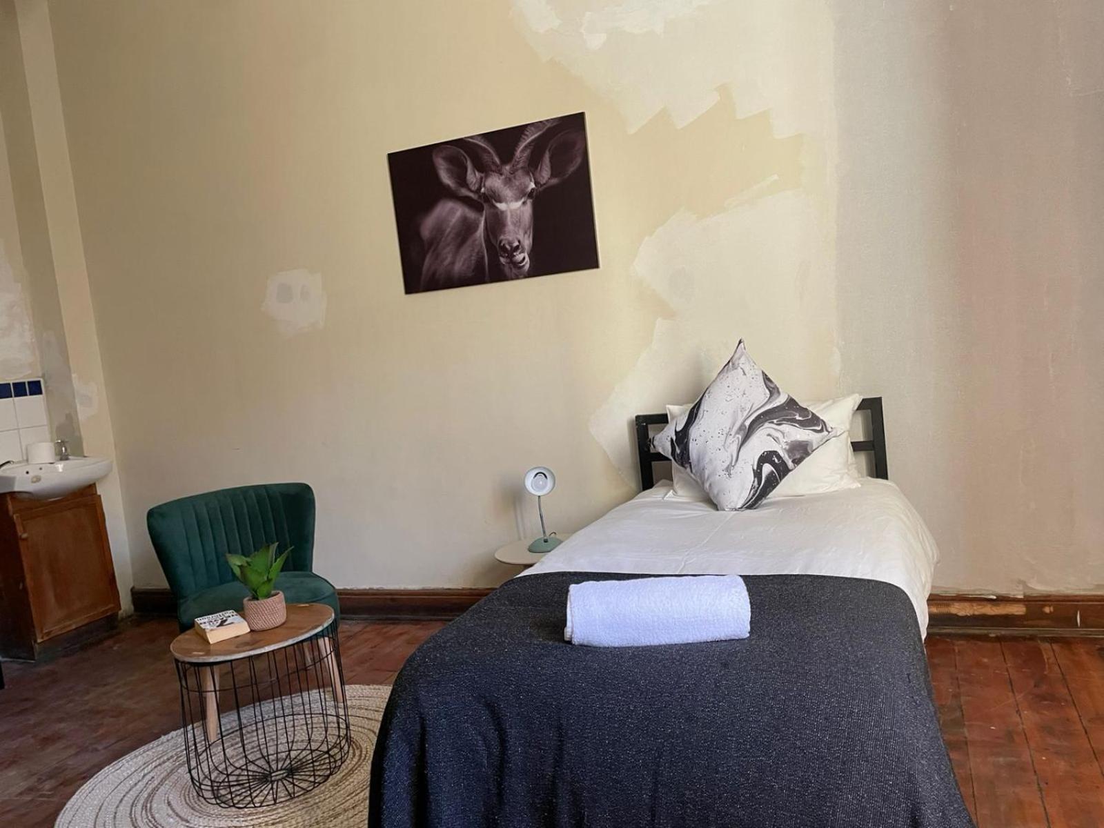 Hotel Wobbly Warthog