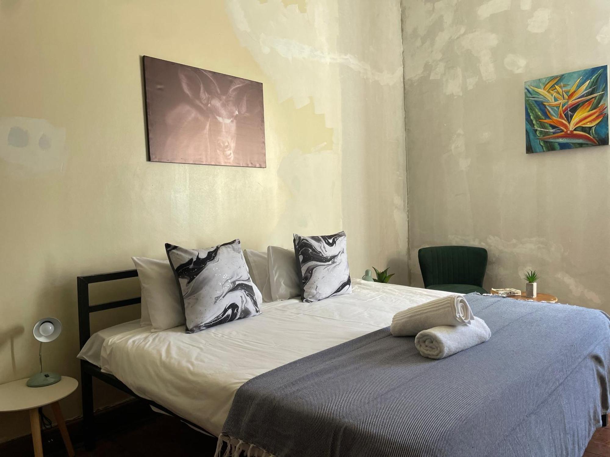 Hotel Wobbly Warthog